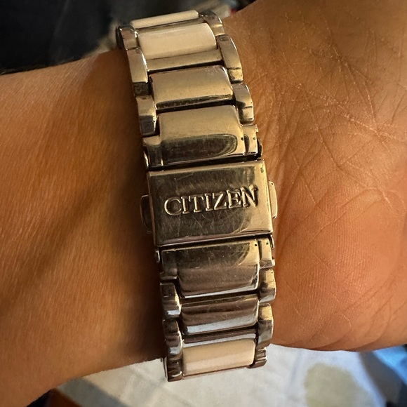 Citizen Eco Drive Ladies Divers Watch in white Ceramic - Picture 4 of 10